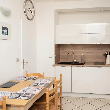 4 Pers, Acces Plage, Clim, Parking - Fr-1-803-71 Apartment